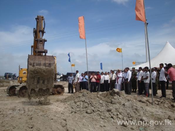 constructing Salt water exclusion bunds in Delft Velanai Karainagar 16.07.2011