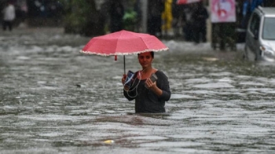 Bihar and Uttar Pradesh: More than 100 dead in fresh India flood chaos