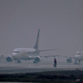 Delhi records season's lowest, dense fog hits flights