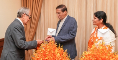 President arrives in Cambodia