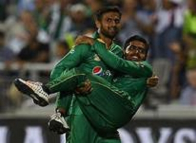 Babar Azam stars as Pakistan beat New Zealand to keep World Cup hopes alive