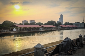 Floating Market beautifies Beira Lake