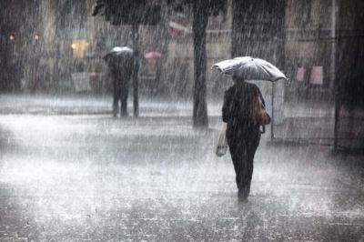 Thundershowers occur over the island after 1.00 p.m.