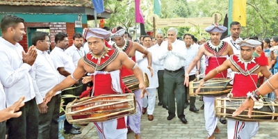 PM opens new DS building in Galgamuwa