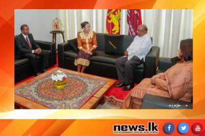 The Counsul of Lao meets Hon. Mahinda Yapa Abeywardana, the Speaker.