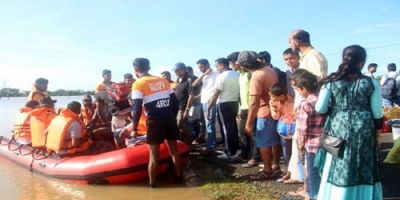 Navy assists the people distressed by adverse weather