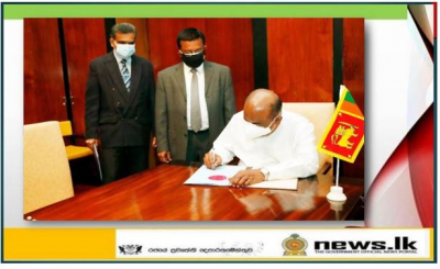 Hon. Speaker Mahinda Yapa Abeywardana endorsed the certificate on the Bill entitled “Sri Shakyasinharama Viharastha Karyasadhaka Sanvidanaya (Incorporation)”