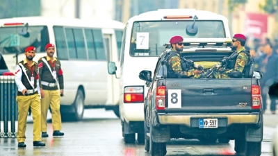 Snipers, smiles as Test cricket returns to Pakistan after 2009 attack