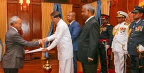 New Pakistani Envoy presents credentials to President Sirisena