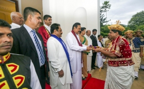 Kandy Esala Perahera concludes: Sannasa handed over to President