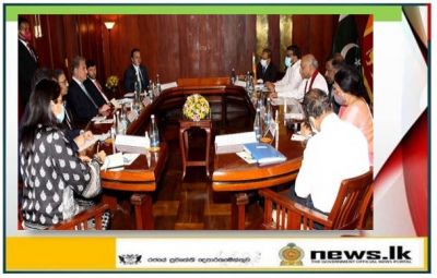 Pakistan Minister of Foreign Affairs Makhdoom Shah Mehmood Qureshi calls on Foreign Minister Dinesh Gunawardena at the Foreign Ministry