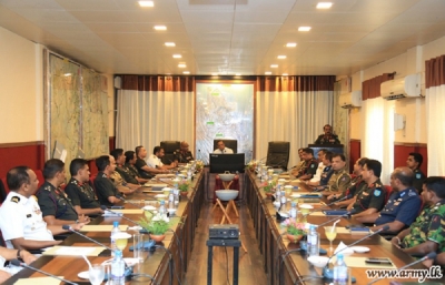 Defence Secretary Speaks to Security &amp; Policemen in the East