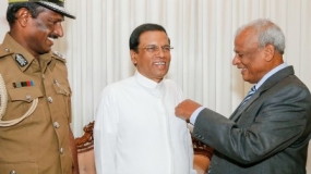 First flag pinned on President, marking Flag Week of National Prisoners&#039; Day