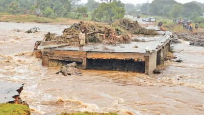 Water shortage in Harare, floods in eastern Zimbabwe