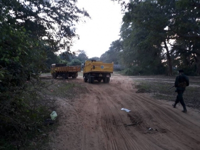 Four persons arrested  loading sand without permit