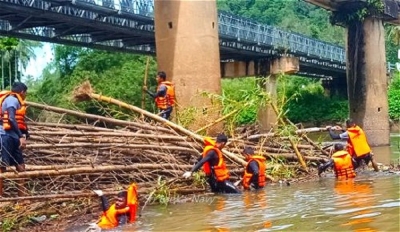 Navy relief teams deployed to areas affected by adverse weather