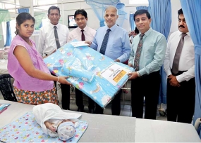 People’s Bank gifts children to celebrate independence